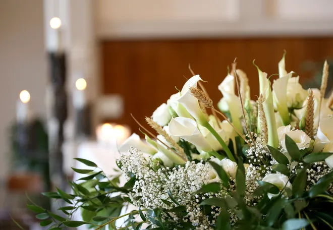 städ av dödsbon blommor